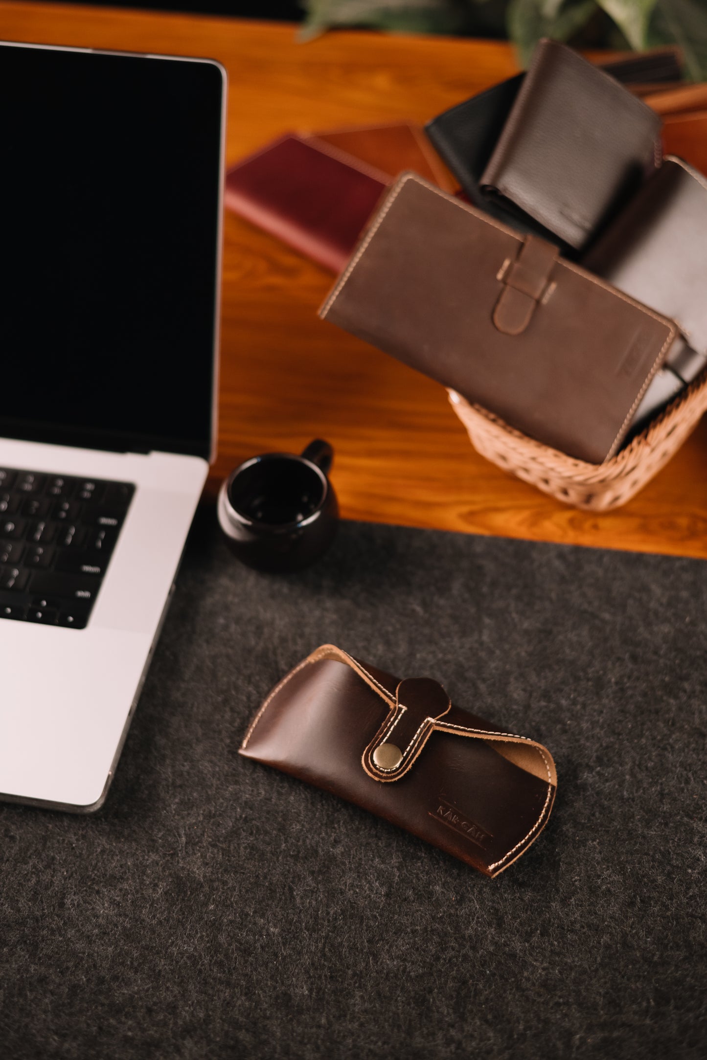 Kar-Gah Dapper Sleeve (VINTAGE UMBER)