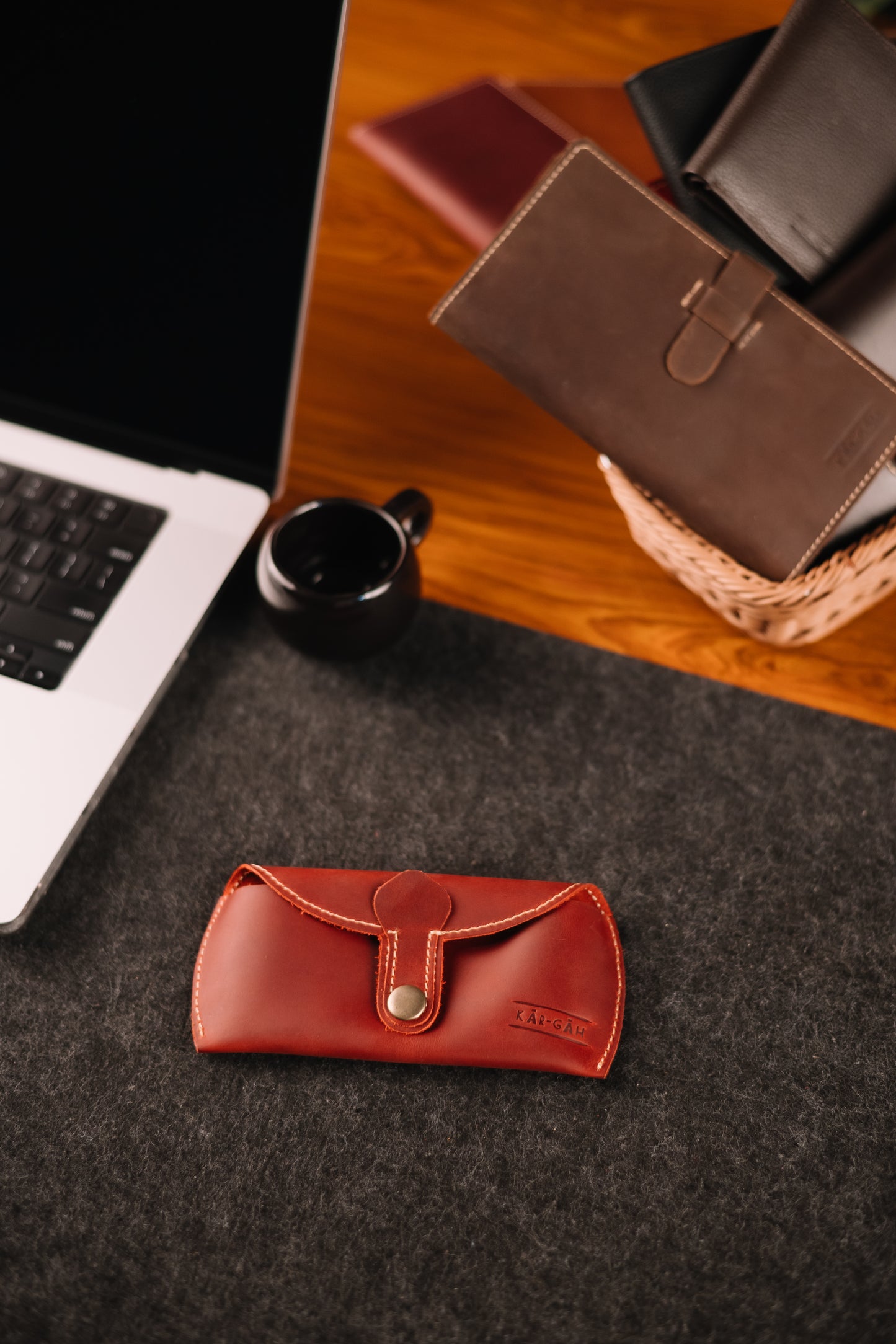 Kar-Gah Dapper Sleeve (VINTAGE OXBLOOD)