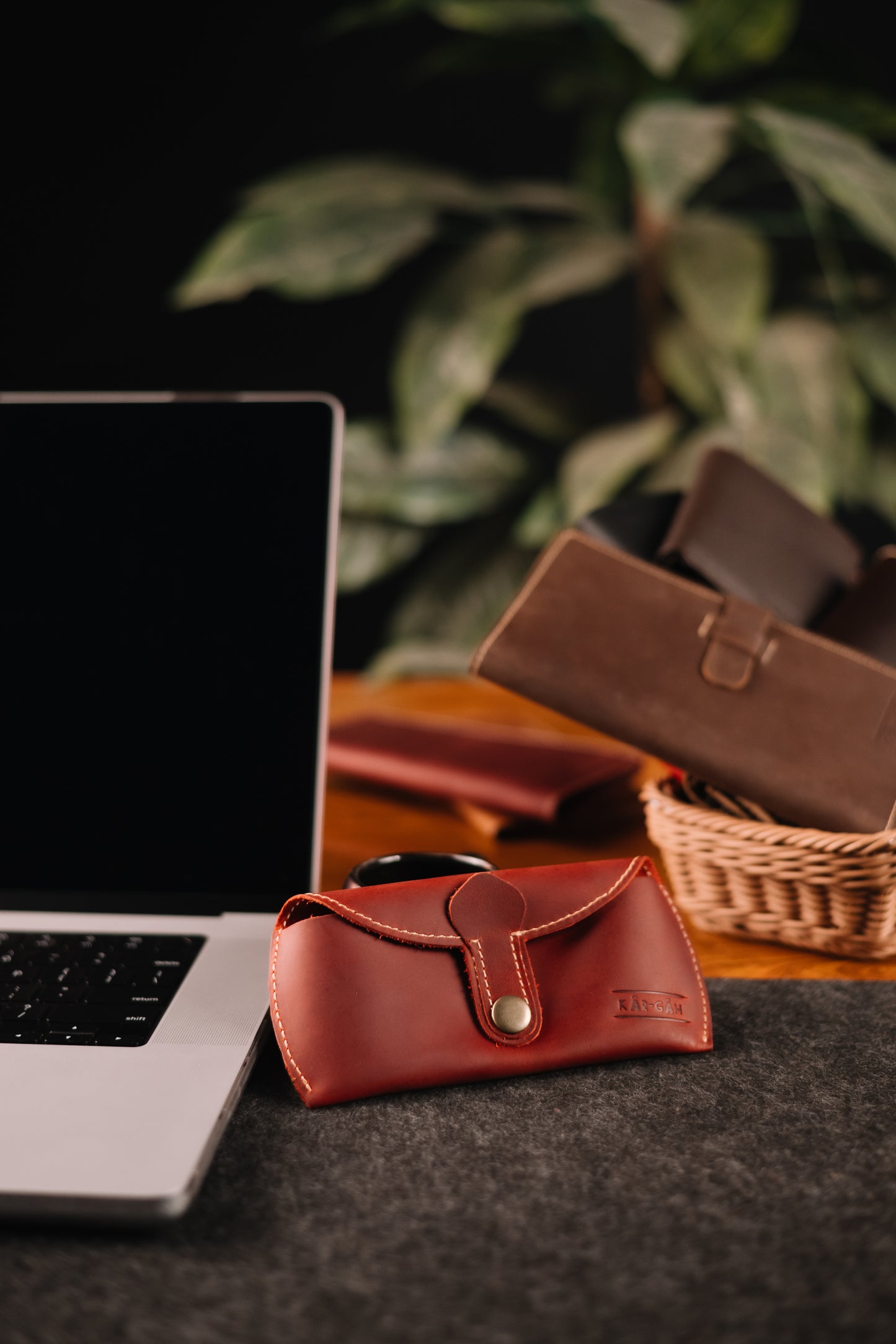 Kar-Gah Dapper Sleeve (VINTAGE OXBLOOD)